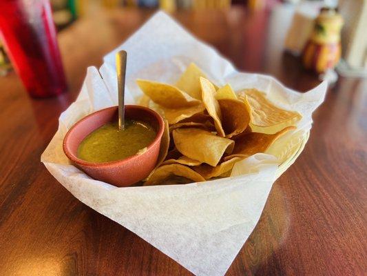 Chips and salsa verde