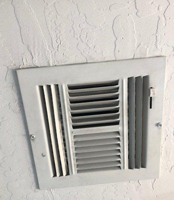 Air vent after cleaning.