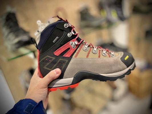 Top quality brand hiking shoes.