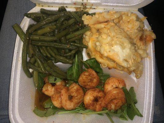 Sauteed shrimp with baked Mac and cheese and green beans