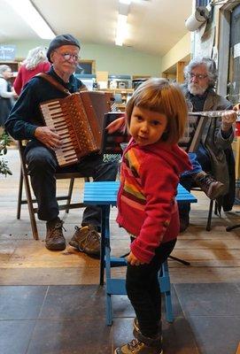 Love that accordion music!