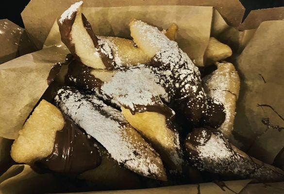 Zeppole Delight: A Heavenly Cloud of Freshness