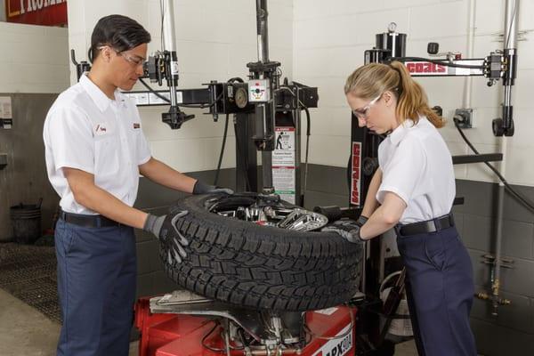 Les Schwab Tire Center Tire Mounting - Madera, CA, United States