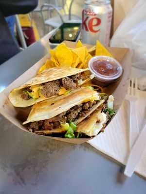 Cheeseburger quesadilla