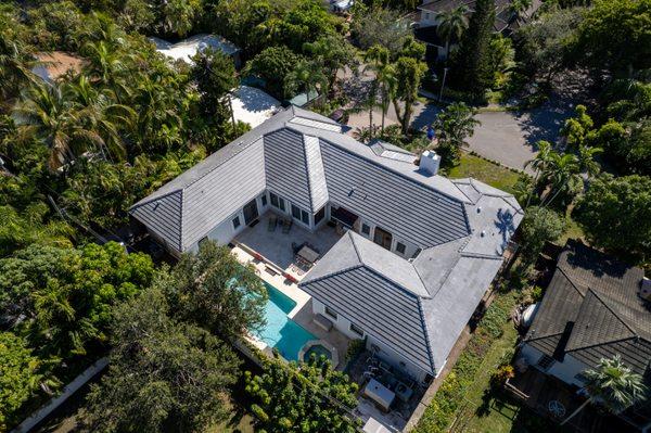 Tile Roof Crown Windsor Slate in Manatee color