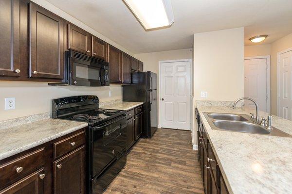 Swift Creek Commons black appliances