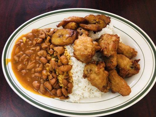 White rice, red beans, fried chicken & sweet plantains