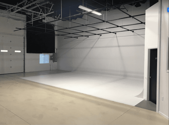 2000 square foot photo and video studio