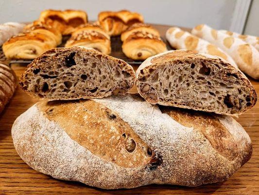 Pain d'Epeautre (Organic Sourdough with Organic Spelt Flour, with Cranberries and Walnuts)