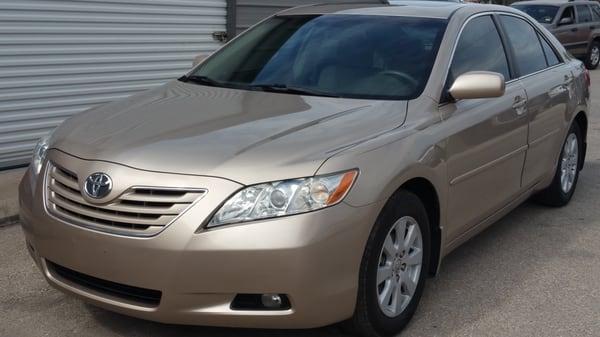 2009 Toyota Camry XLE leather automatic 105k miles 12900 to finance discount for cash (512) 775-2117