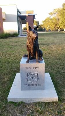 Memorial to K9 and military service dogs at the park.