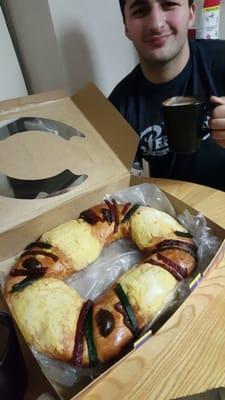 Delishhh Rosca de Reyes (three kings cake) accompanied by chocolate caliente that I brought from my trip to Mexico