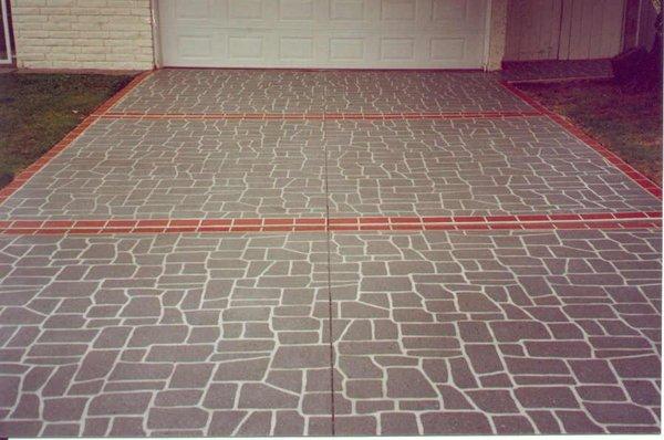 Driveway outlined with stone and brick pattern design