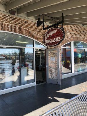 The entrance from inside Broadway @ The Beach