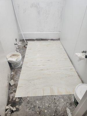 Instalacion panel FRP para baño bajo normas ADA