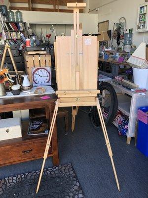 Like new folding easel for plein air painting