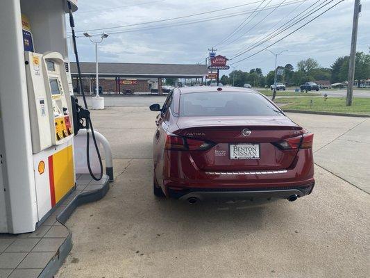 Filling-up my SOLD customer's vehicle, for their convenience.