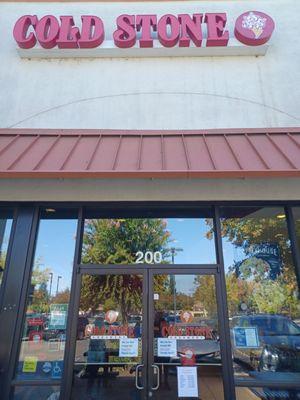 Cold Stone Creamery entrance