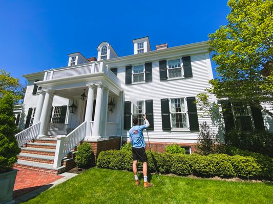 Washing a beautiful house in Marshfield.