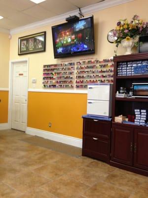 Another wall of color. Plus nice tv!