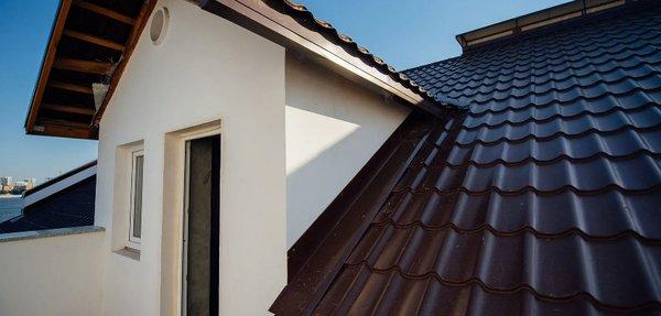 B R Roofing Inc