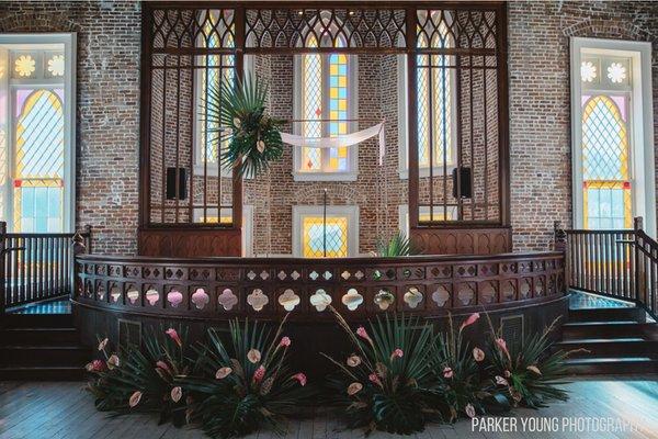 Floral on altar at Felicity Church wedding in New Orleans