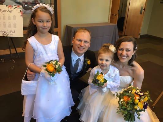 bridal bouquet, flower girls and boutonnière