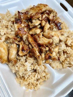 Chicken Teriyaki, extra fried rice, no vegs. Note tiny portion size of chicken. 2 chix teriyakis, 2 drinks for $22+! Ripoff - BUYER BEWARE.