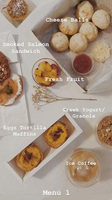 Menu #1 
 - Canasticas de huevos - Pandeyuquitas - Panecillo de salmón ahumado - ALMA pancakes - Fruta fresca - Café frío - Yogurt griego co