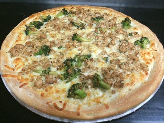 large chicken and broccoli pizza with Alfredo sauce on the base