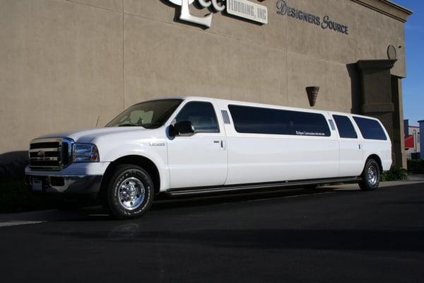 14passenger white Super stretch Ford Excursion Limousine Exterior