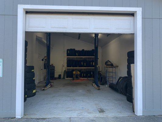 Tires & Vehicle Lift