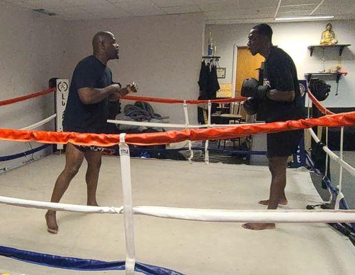 Kru Andy teaching in the ring