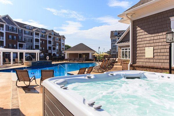 Hot tub and sun deck at Reserve at Stone Port Apartments.