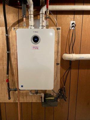 Tankless gas water heater