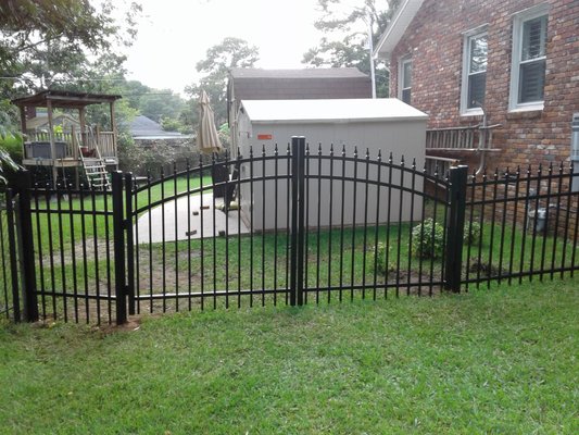 4' HIGH COMMERCIAL GRADE ALUMINUM FENCE & GATE WITH FINIALS