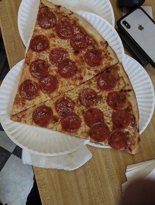 Stopped in for some pepperoni slices and it was amazing! True New York Pizza and a great price as well! Thank you guys!