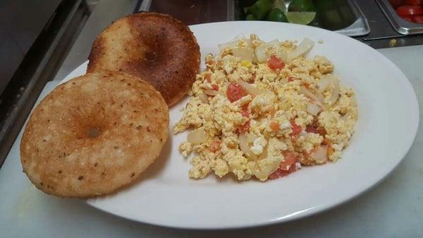 Arepa dulce con huevos perico