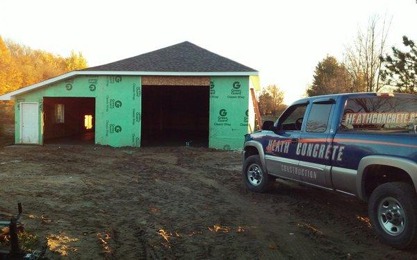 Big pole barn with 2 floor drains!!