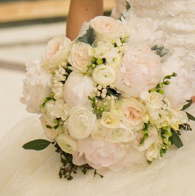 another view of the beautiful bridal bouquet