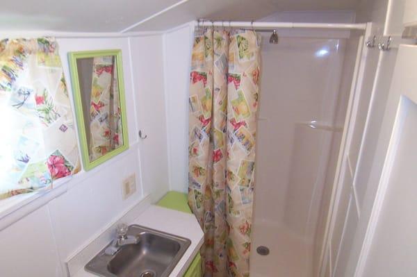 Green Cottage - Bathroom