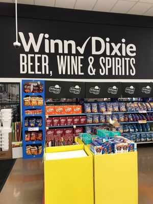 N. Tampa Winn Dixie, w/ a liquor store attached. Clean, organized, and several ways to take advantage of discounts and digital coupons!