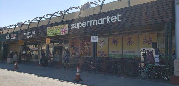 HK2 Supermarket entrance