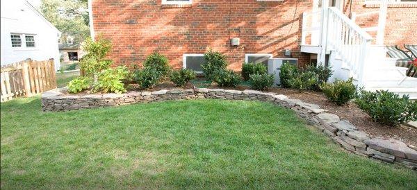 PA Fieldstone Border Wall, Plantings