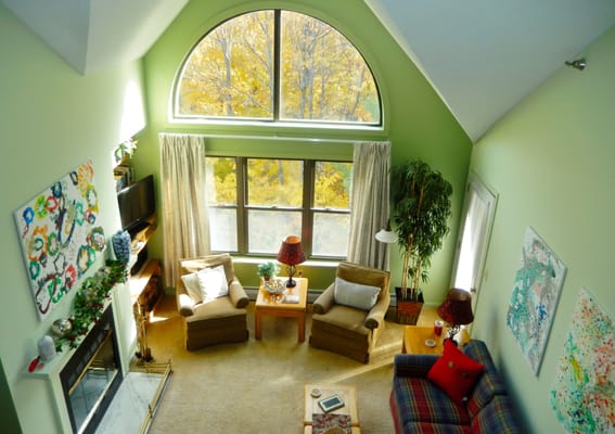 Ski-on/ski-off condo high on Okemo Mountain in VT sleeps 8 very comfortably with 4 bed, 3 bath.