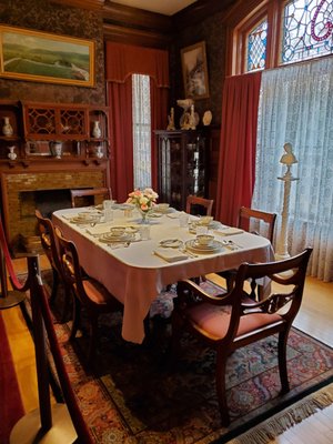 Dining room table