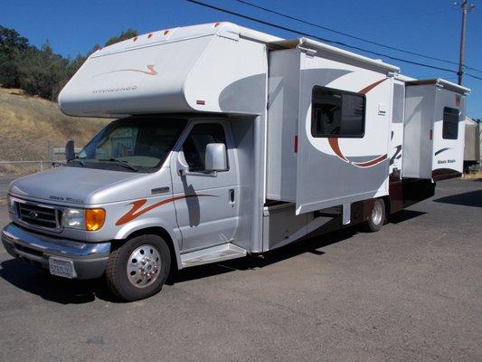 06 Minnie Winnie Class C, #30V, Ford V10, 2 slides, newer tires, under 53,000 miles, $42,900