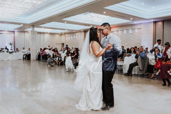 Both sides comfortably had about 10 tables & 12 people per table, yet the center of the venue still had a huge space for a dance floor!