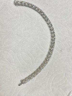 Diamond single stone tennis bracelet