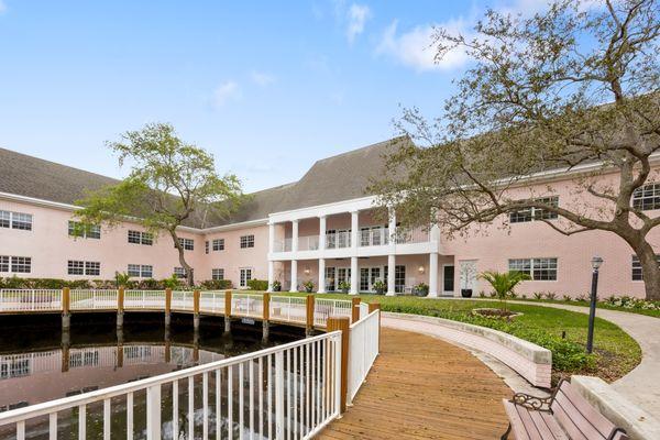 Williamsburg Landing | Assisted Living | Wilton Manors, FL | Waterfront walking path